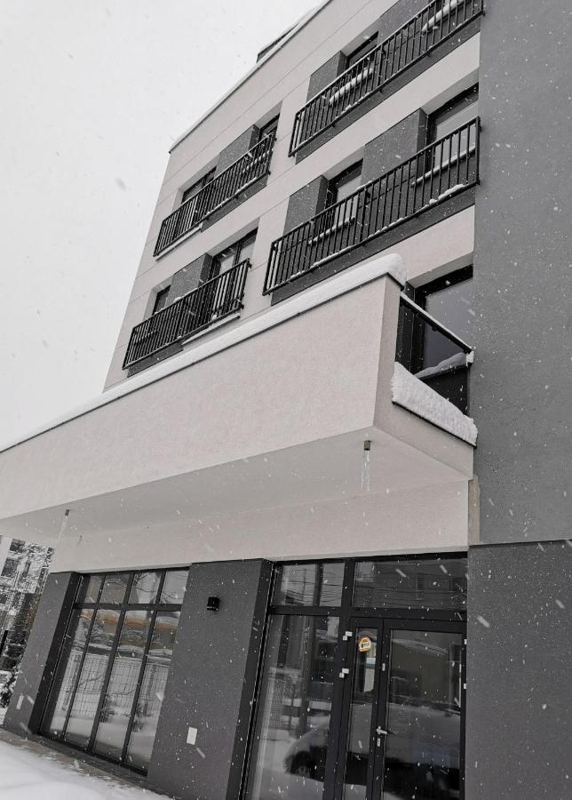 Raciborska 1 *