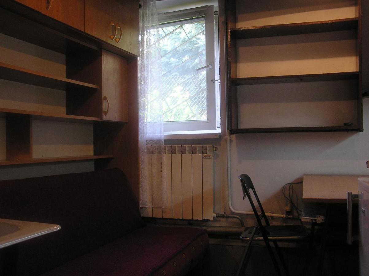 A- Kawalerka Mala Halczyna 9 Do Centrum 6 Przystankow Guest house *