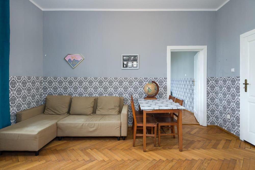 In The Heart Of ! 2 Apartment *