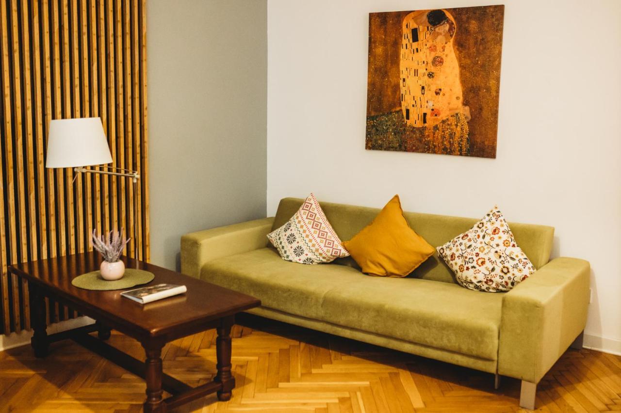 Fatcat Apartment