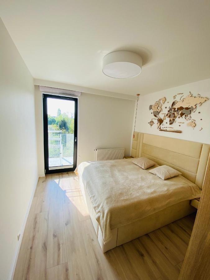 Luxury White In Park Lotnikow Apartamento