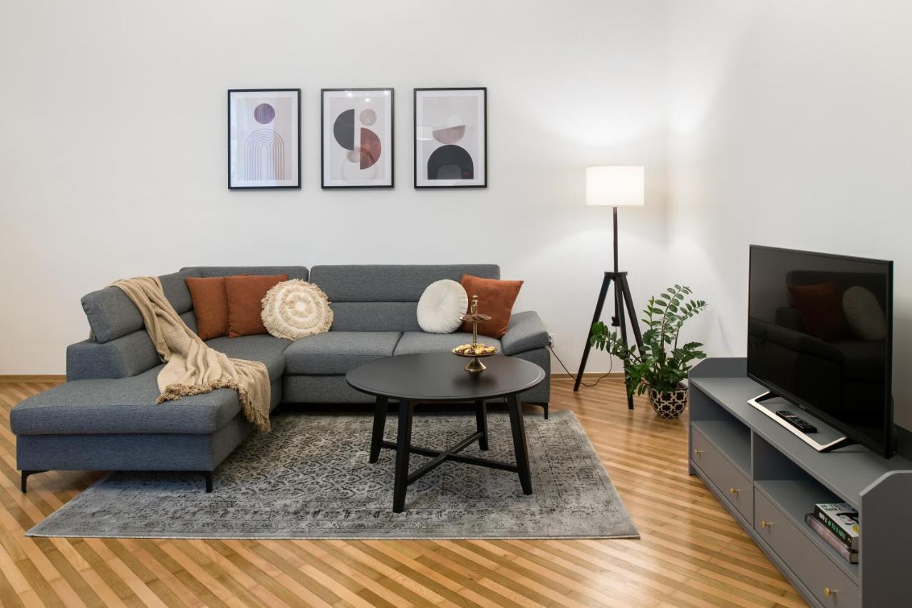 Wawelove Pilsudskiego - 3 Bedroom Apt. With Balcony And Free Parking!