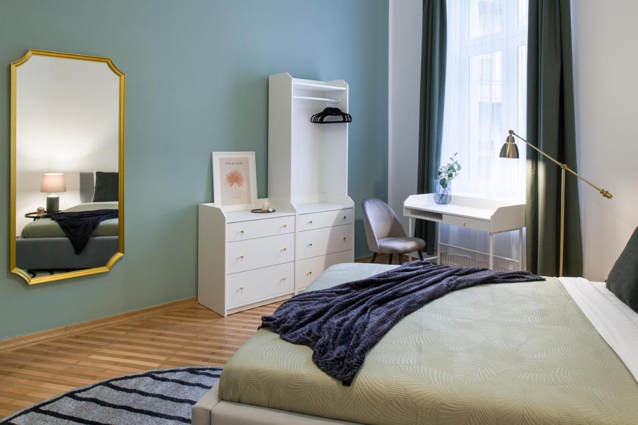 Apartment Wawelove Pilsudskiego - 3 Bedroom Apt. With Balcony And Free Parking! Krakow