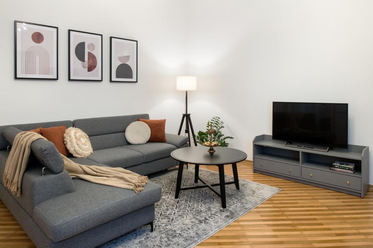 Apartment Wawelove Pilsudskiego - 3 Bedroom Apt. With Balcony And Free Parking! Krakow