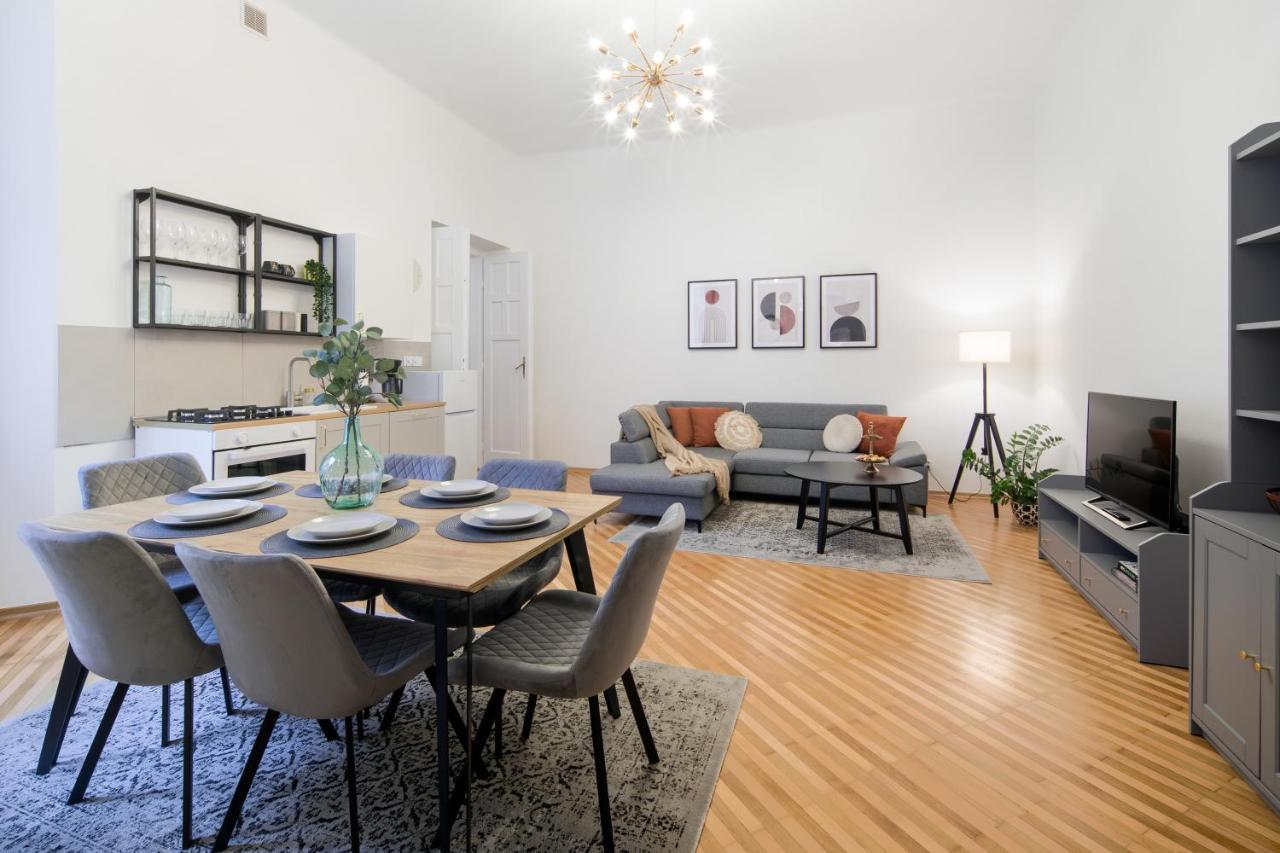 Wawelove Pilsudskiego - 3 Bedroom Apt. With Balcony And Free Parking! Apartment Krakow