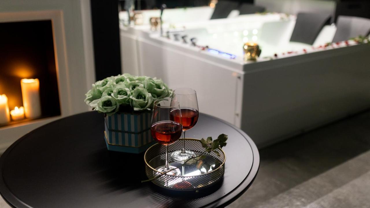 Glamour Jacuzzi Apartment *