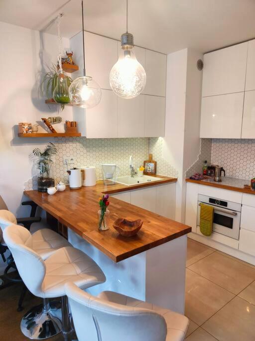 Apartament White And Bright With Riverside View And Parking *