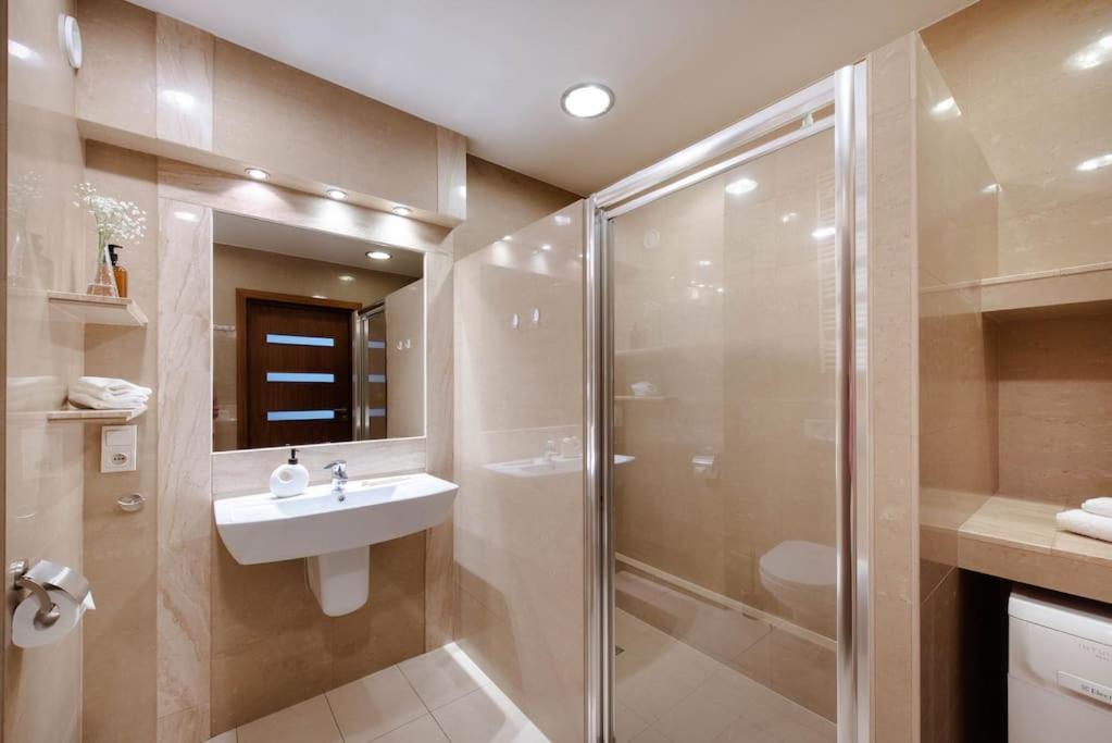 Wygodny Przy Dworcu Apartamento