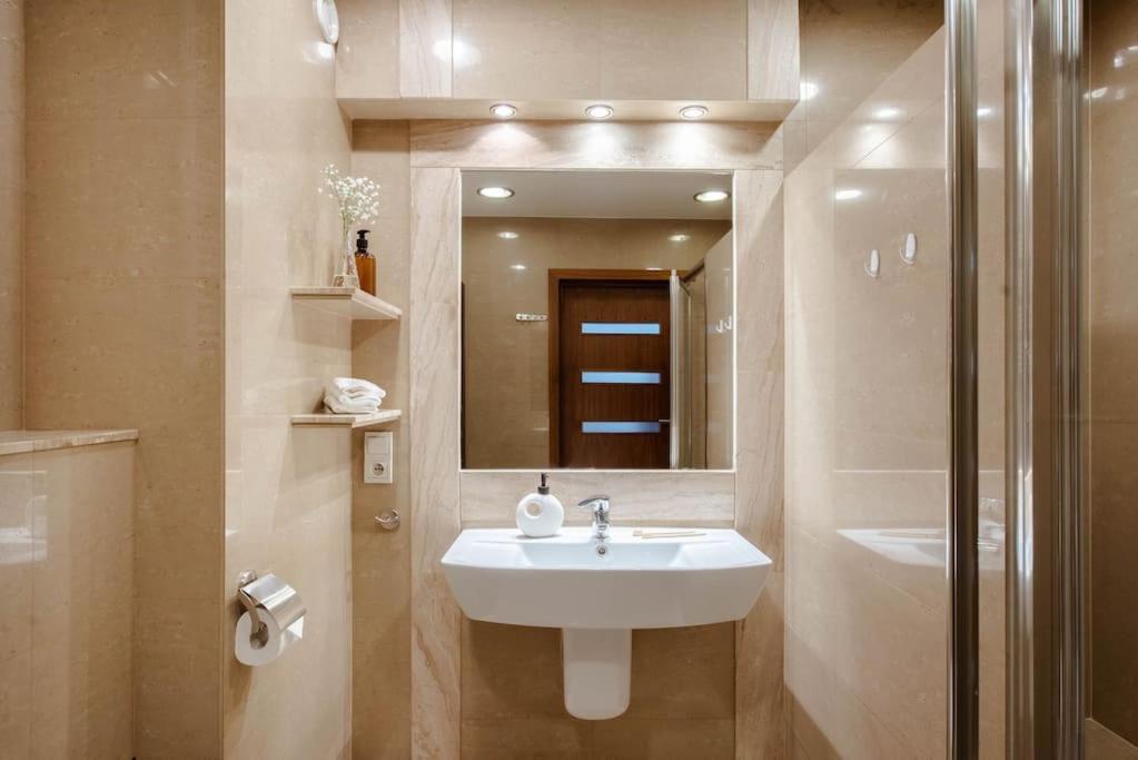 Wygodny Przy Dworcu Apartamento