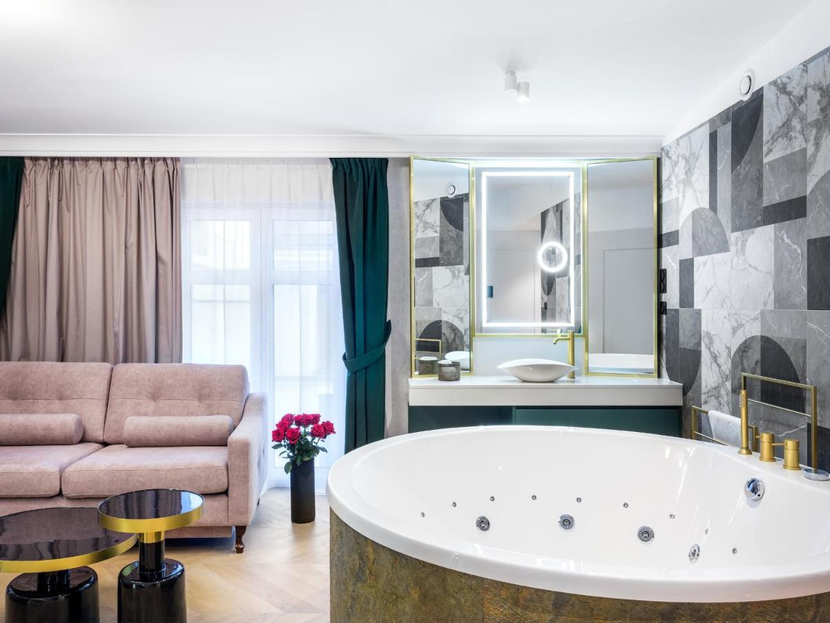 Golden Queen Deluxe Jacuzzi - Old Town Krakow
