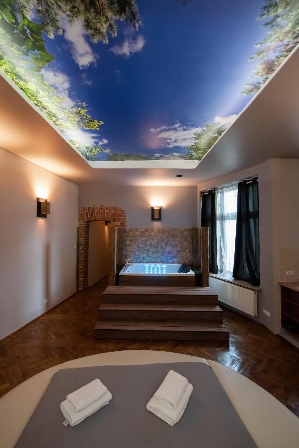Z Jacuzzi Rynek