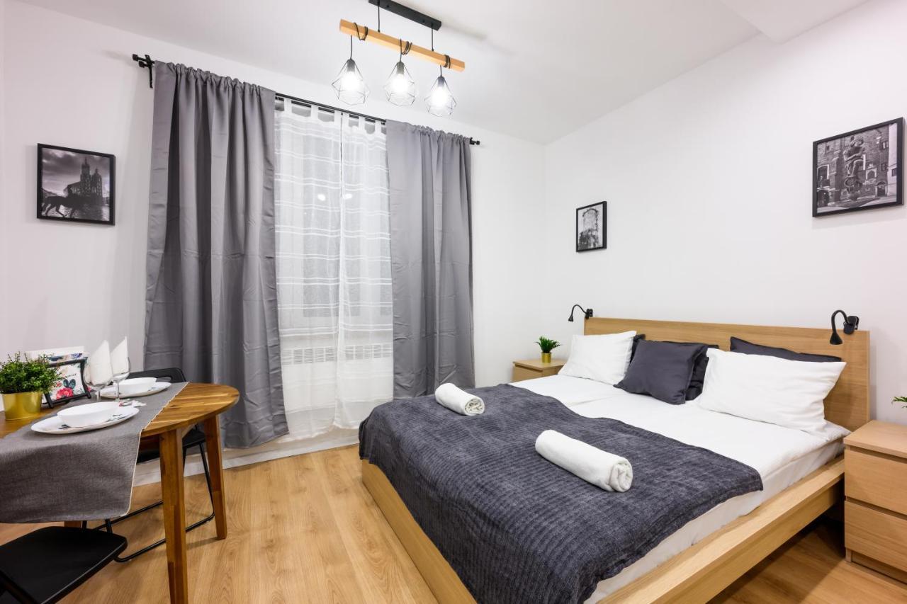 Cracow Rent - Spacious For 2-7 People In Quiet Area - Kolberga Street Nr 3 - 10 Min To Main Square By Foot * Kraków