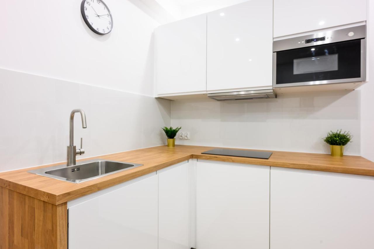 Hotel apartamentowy Cracow Rent - Spacious For 2-7 People In Quiet Area - Kolberga Street Nr 3 - 10 Min To Main Square By Foot *