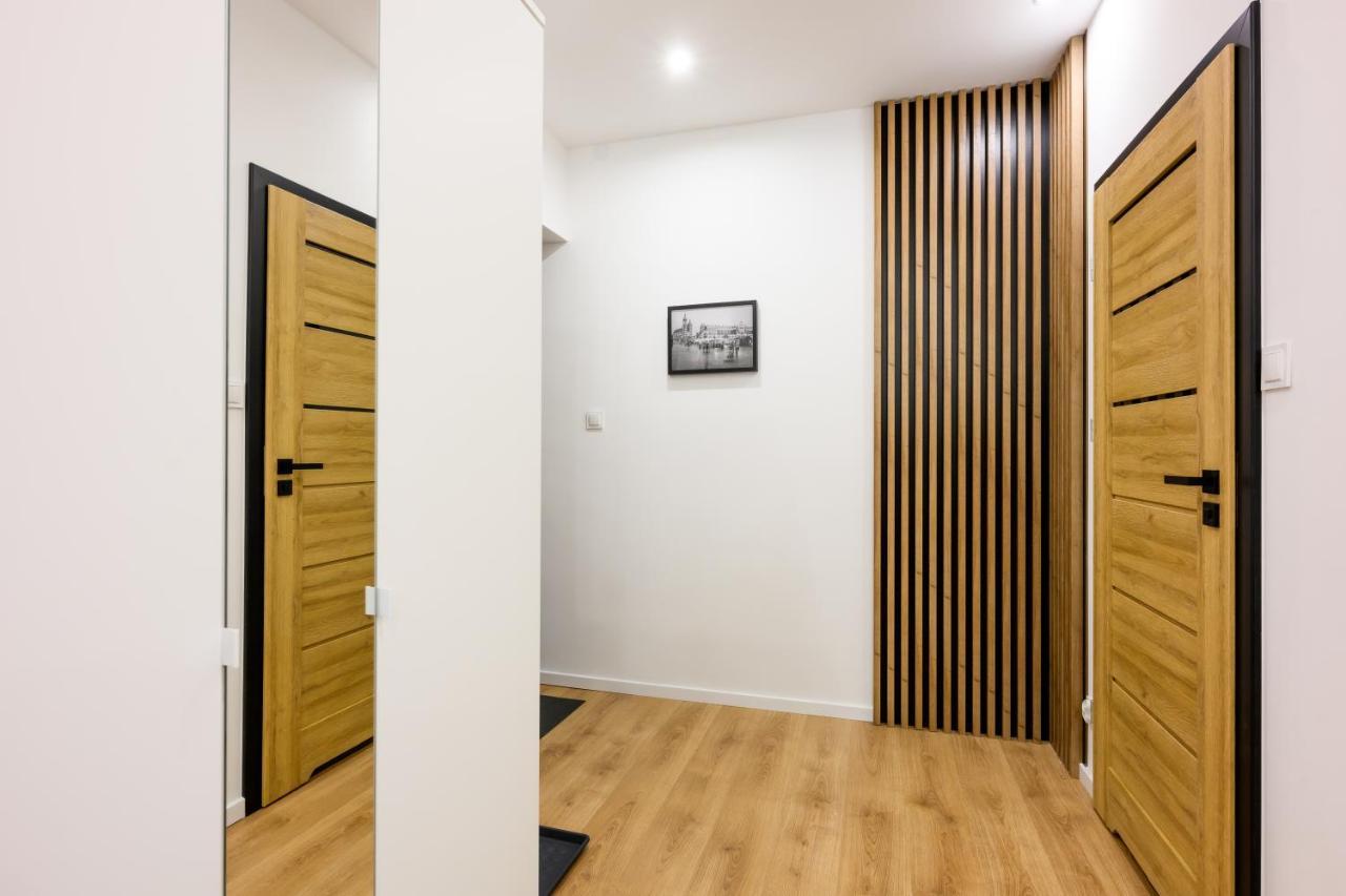 Cracow Rent - Spacious For 2-7 People In Quiet Area - Kolberga Street Nr 3 - 10 Min To Main Square By Foot Hotel apartamentowy