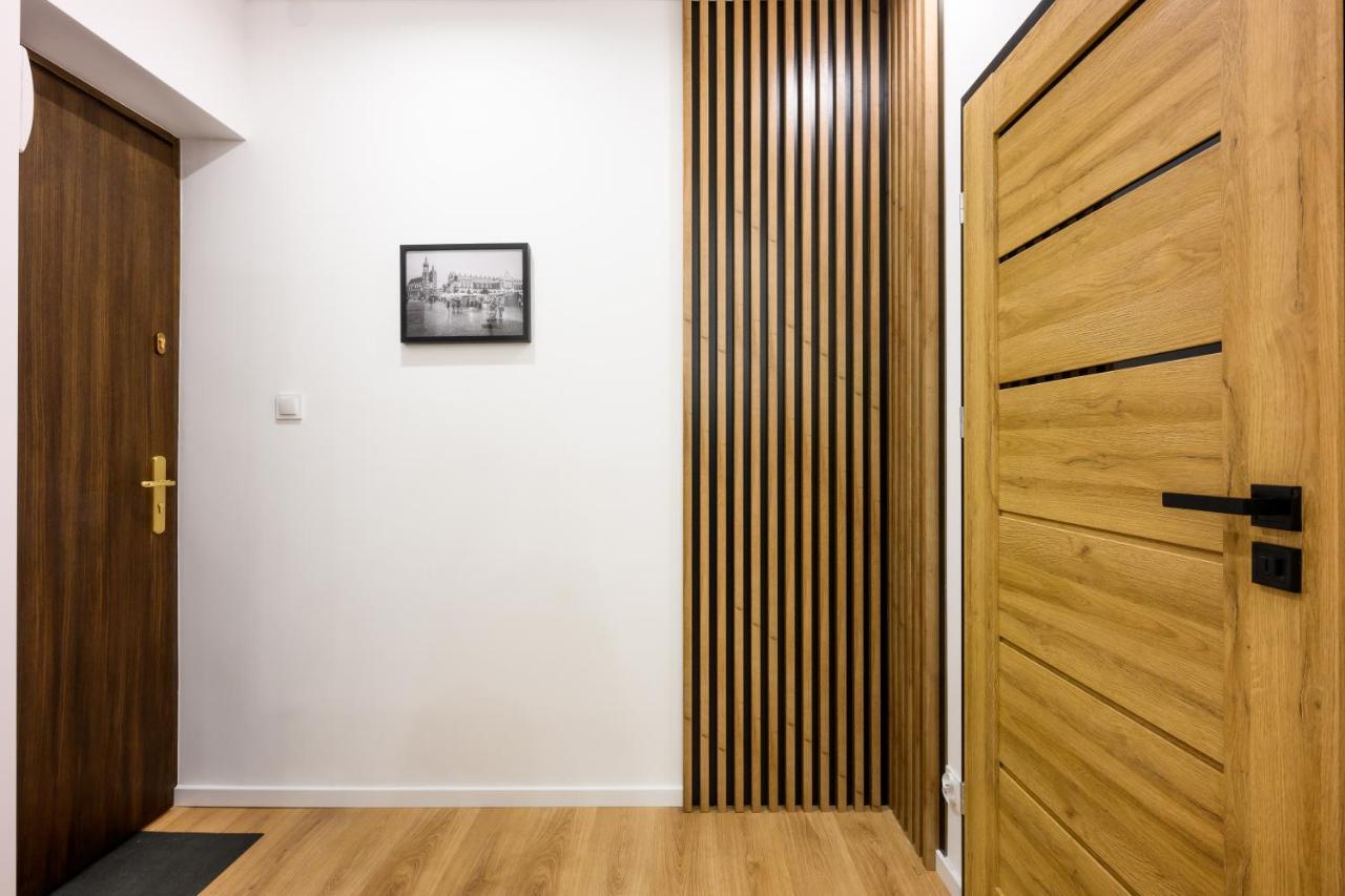 Cracow Rent - Spacious For 2-7 People In Quiet Area - Kolberga Street Nr 3 - 10 Min To Main Square By Foot Hotel apartamentowy *