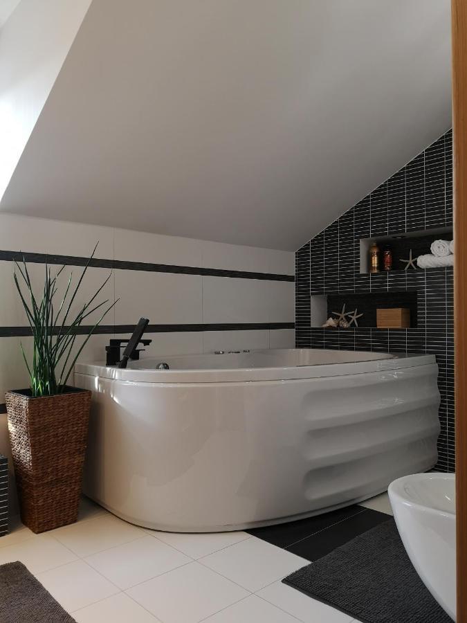 Glam Design - Beautiful, Comfortable And Cosy House With Garden, Free Parking And Wifi