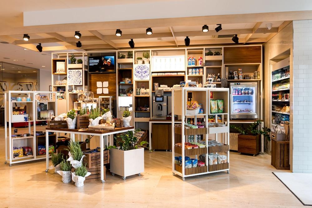 Hilton Garden Hotel 4*