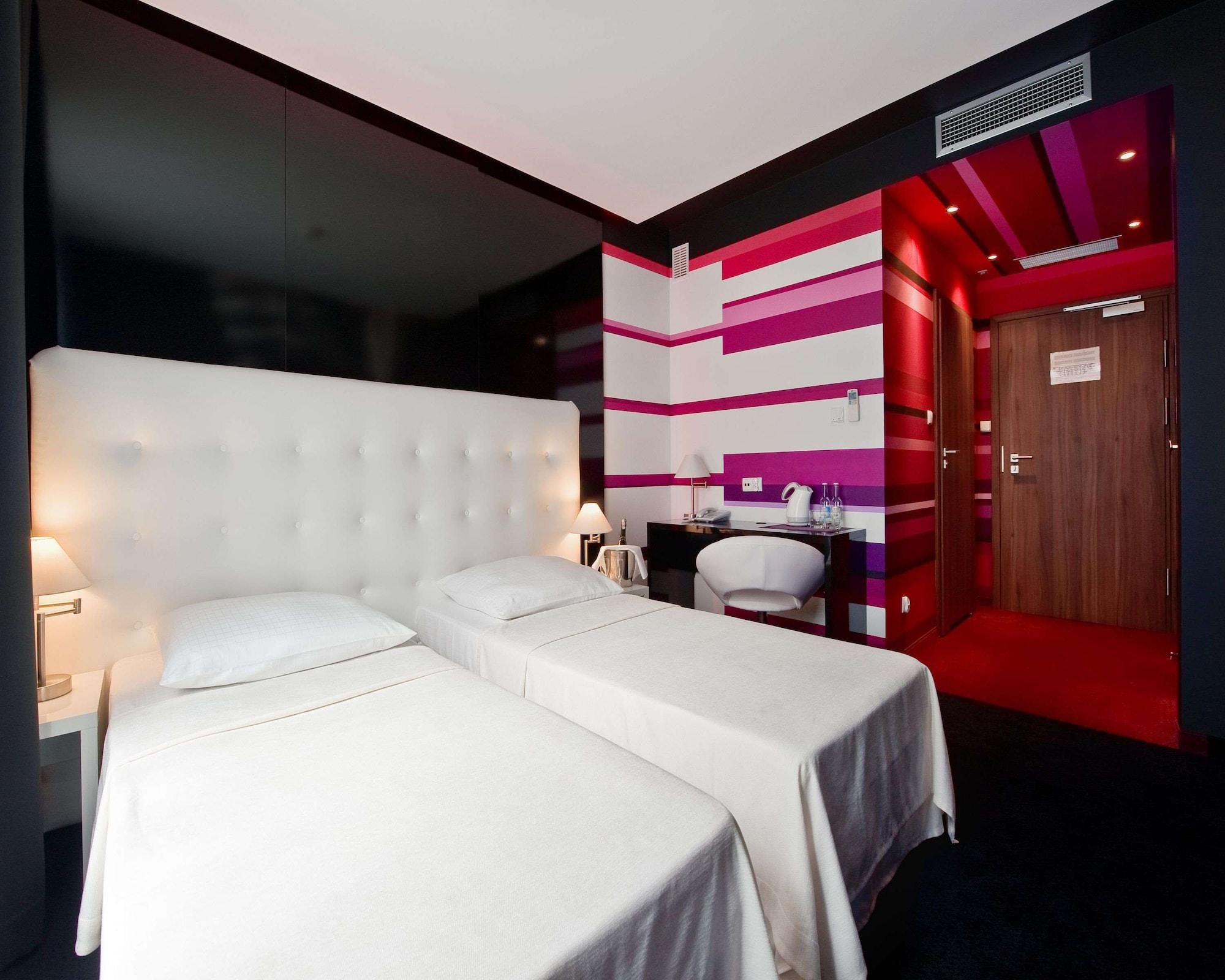 Hotel Western Old Town 3*