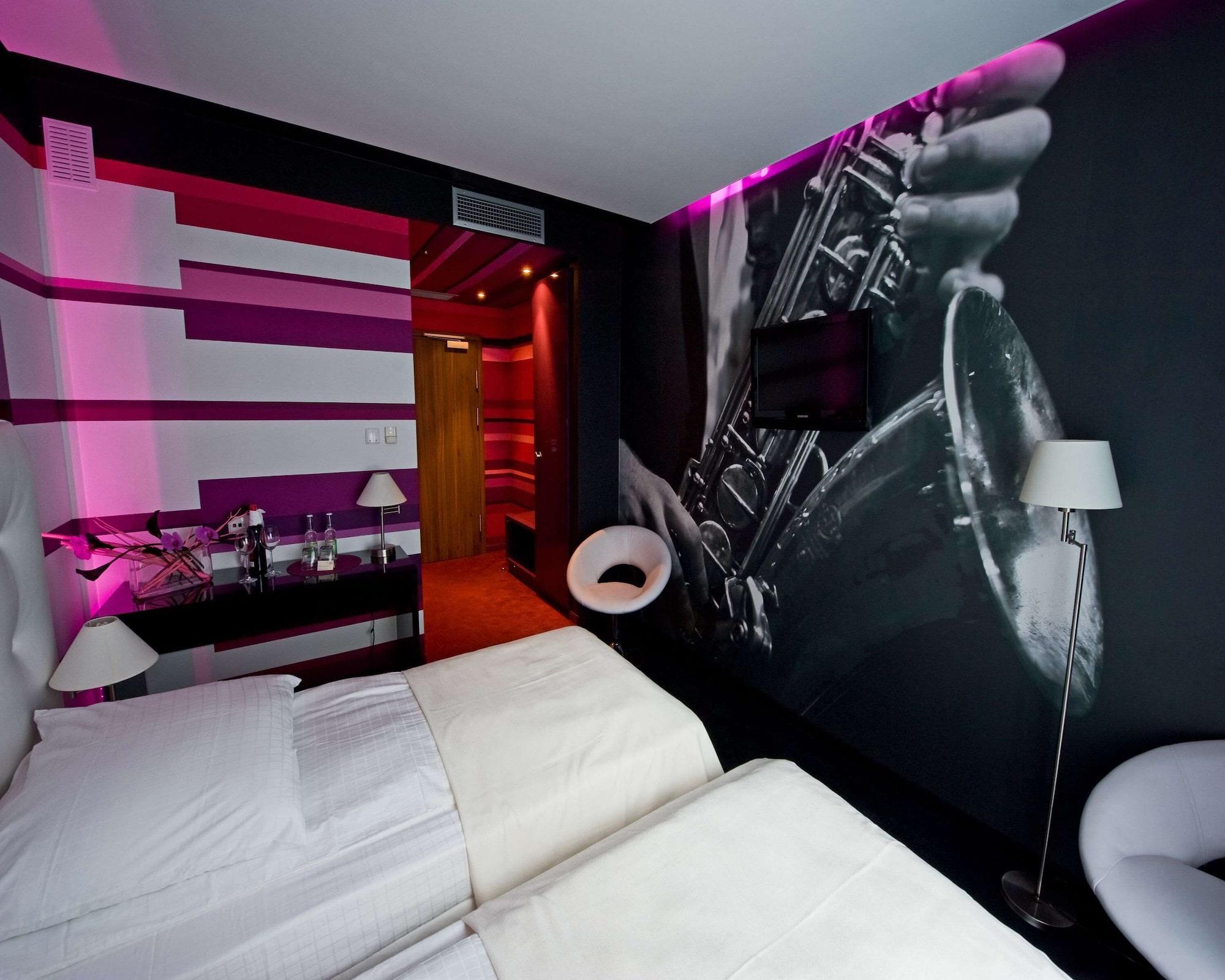 Western Old Town Hotel 3*