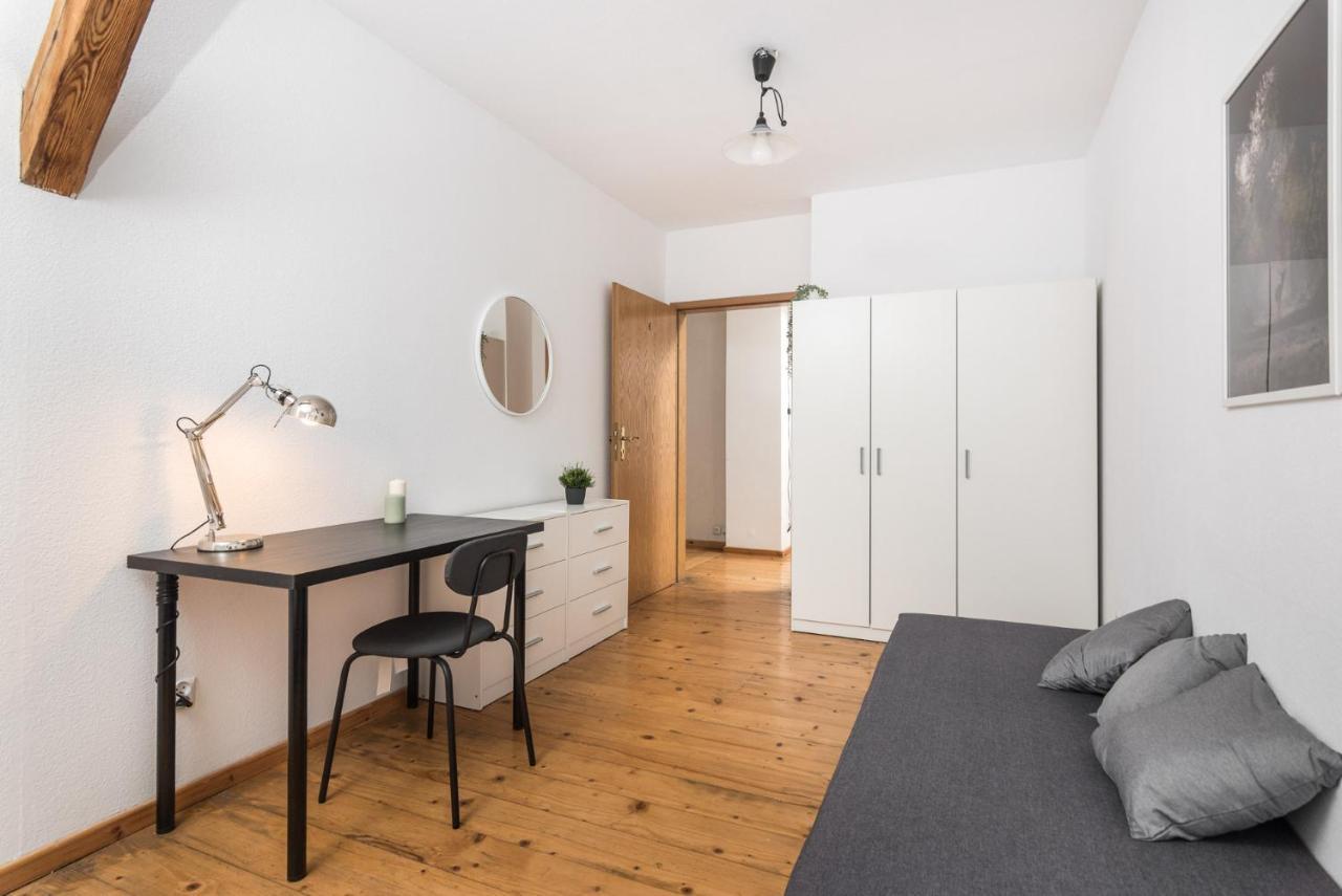 Old Town Loft - 7 Bedroom - By Upstairs Apartament