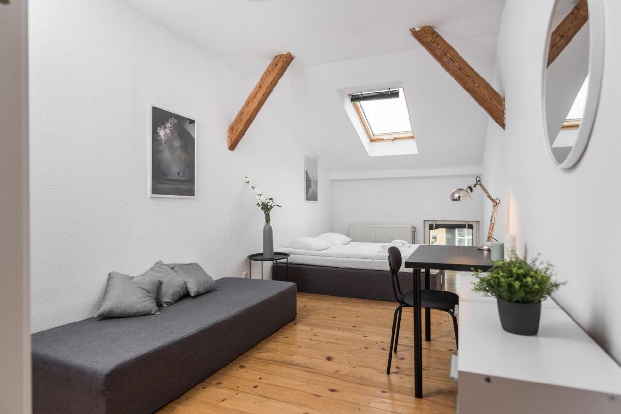 Old Town Loft - 7 Bedroom - By Upstairs Apartament *