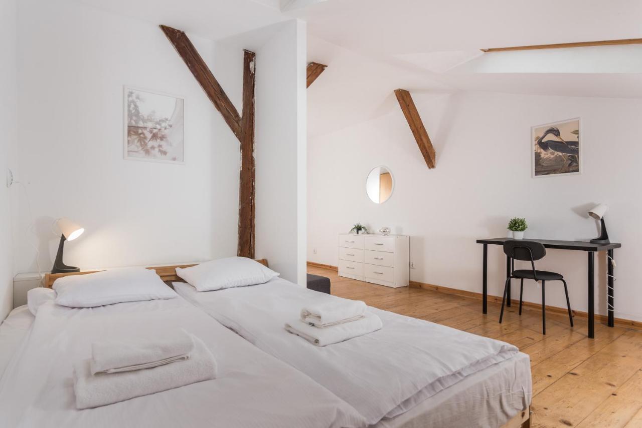 Old Town Loft - 7 Bedroom - By Upstairs Apartament
