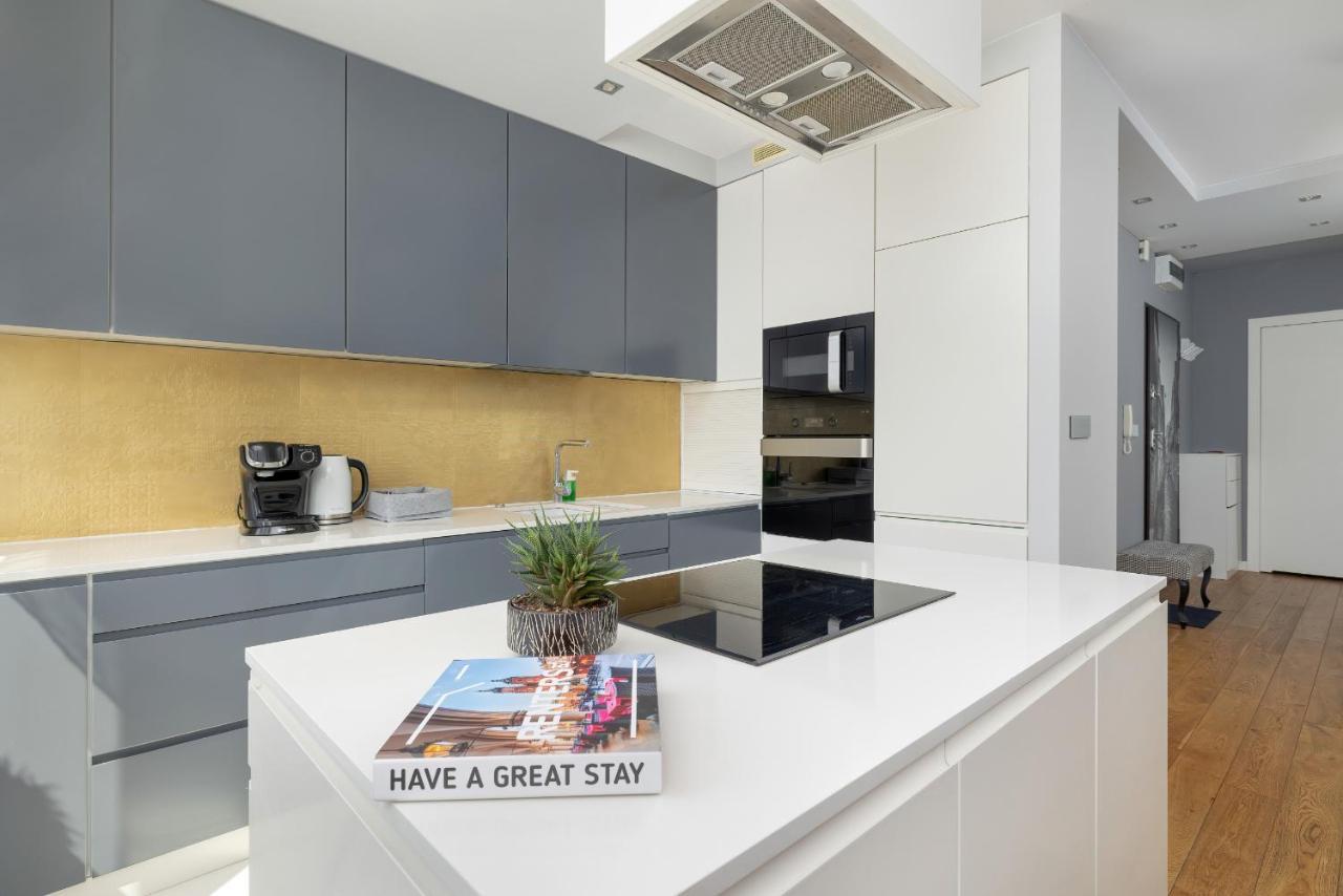 Apartment Excellent With Parking & Balcony By Renters *