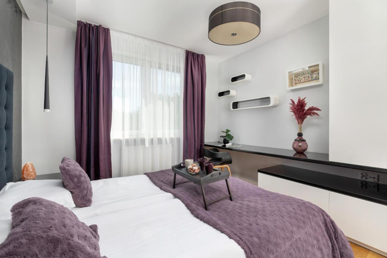 Apartment Excellent With Parking & Balcony By Renters *