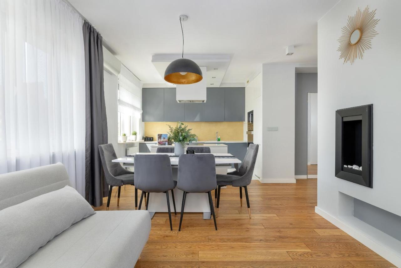 Apartment Excellent With Parking & Balcony By Renters Krakow
