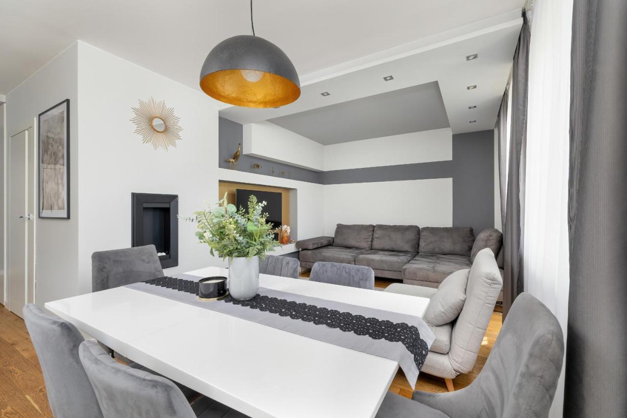 Excellent With Parking & Balcony By Renters Apartment *
