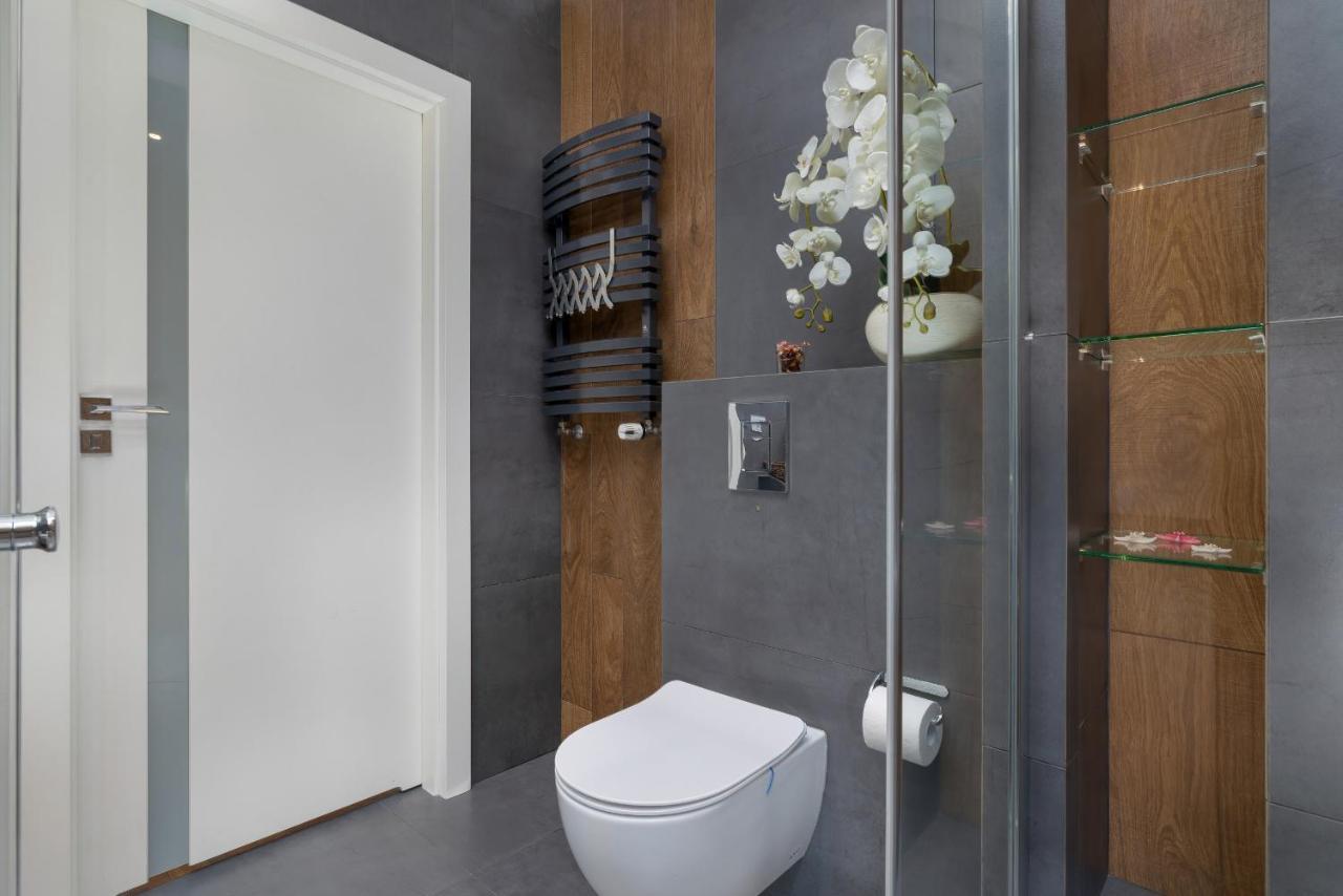 Excellent With Parking & Balcony By Renters Krakow