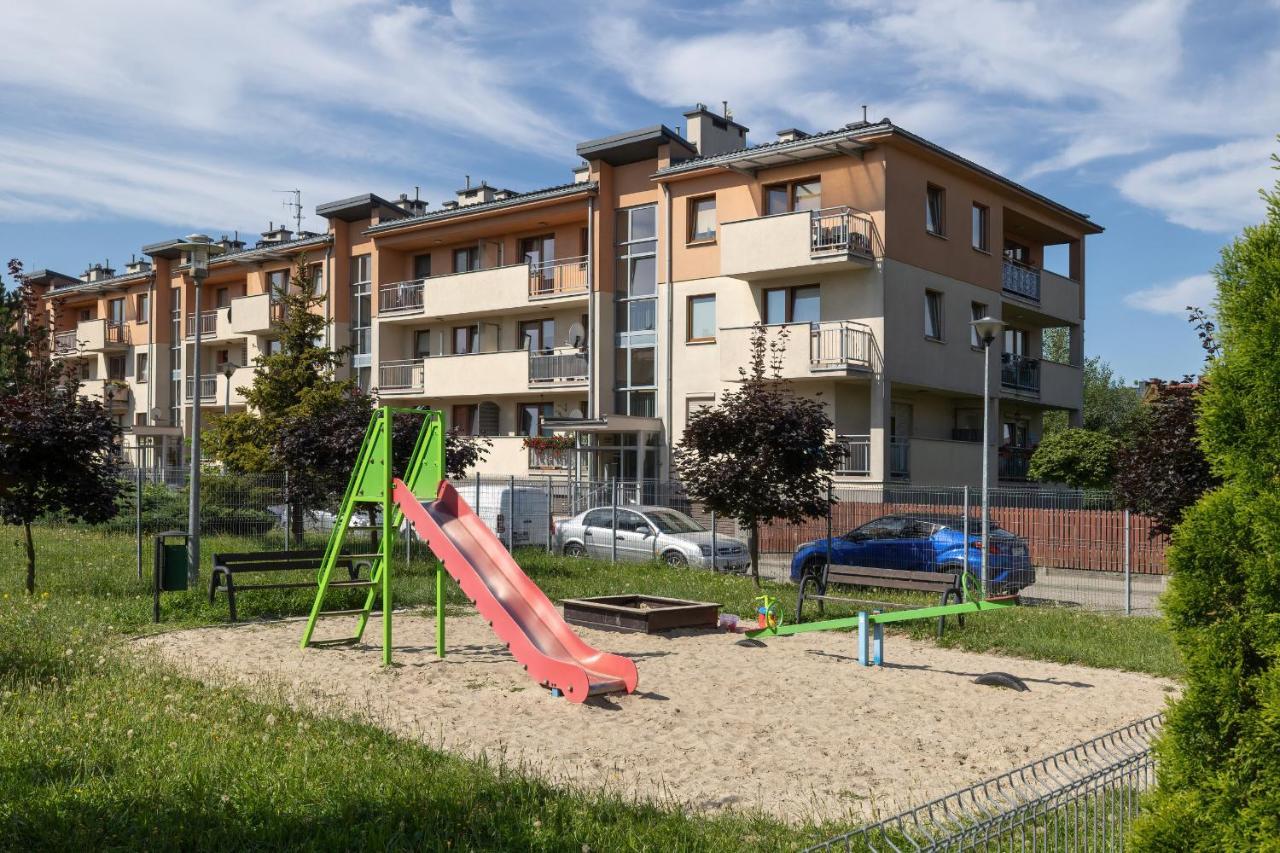 Excellent With Parking & Balcony By Renters Apartment *