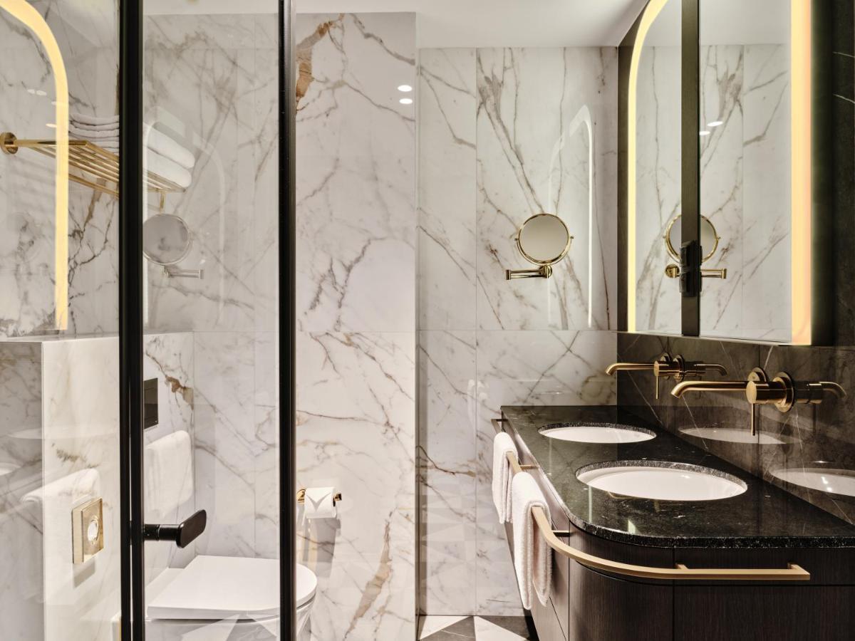 The Crown Center - Handwritten Collection Accor 4*