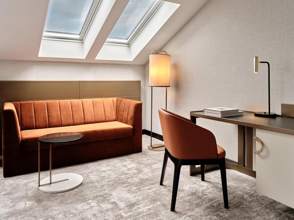 The Crown Center - Handwritten Collection Accor