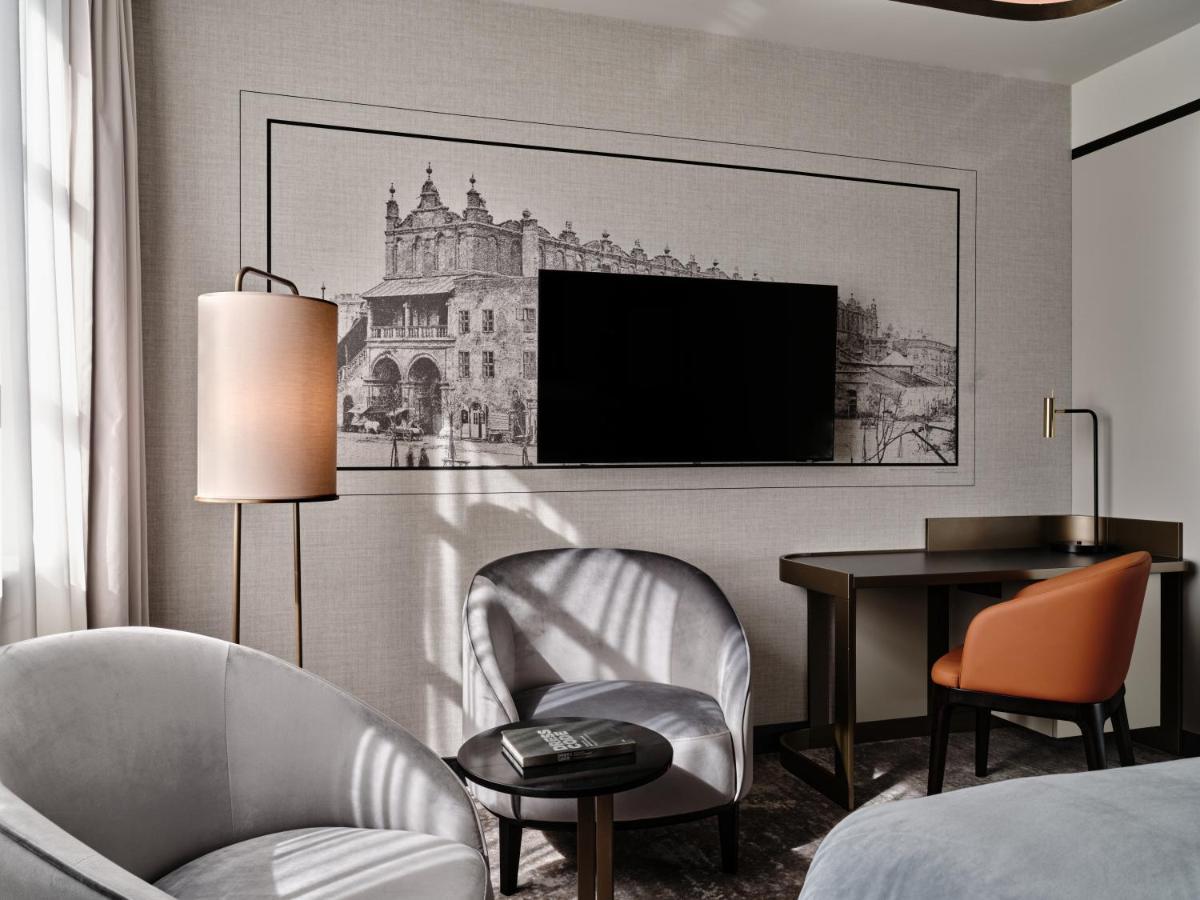 The Crown Center - Handwritten Collection Accor