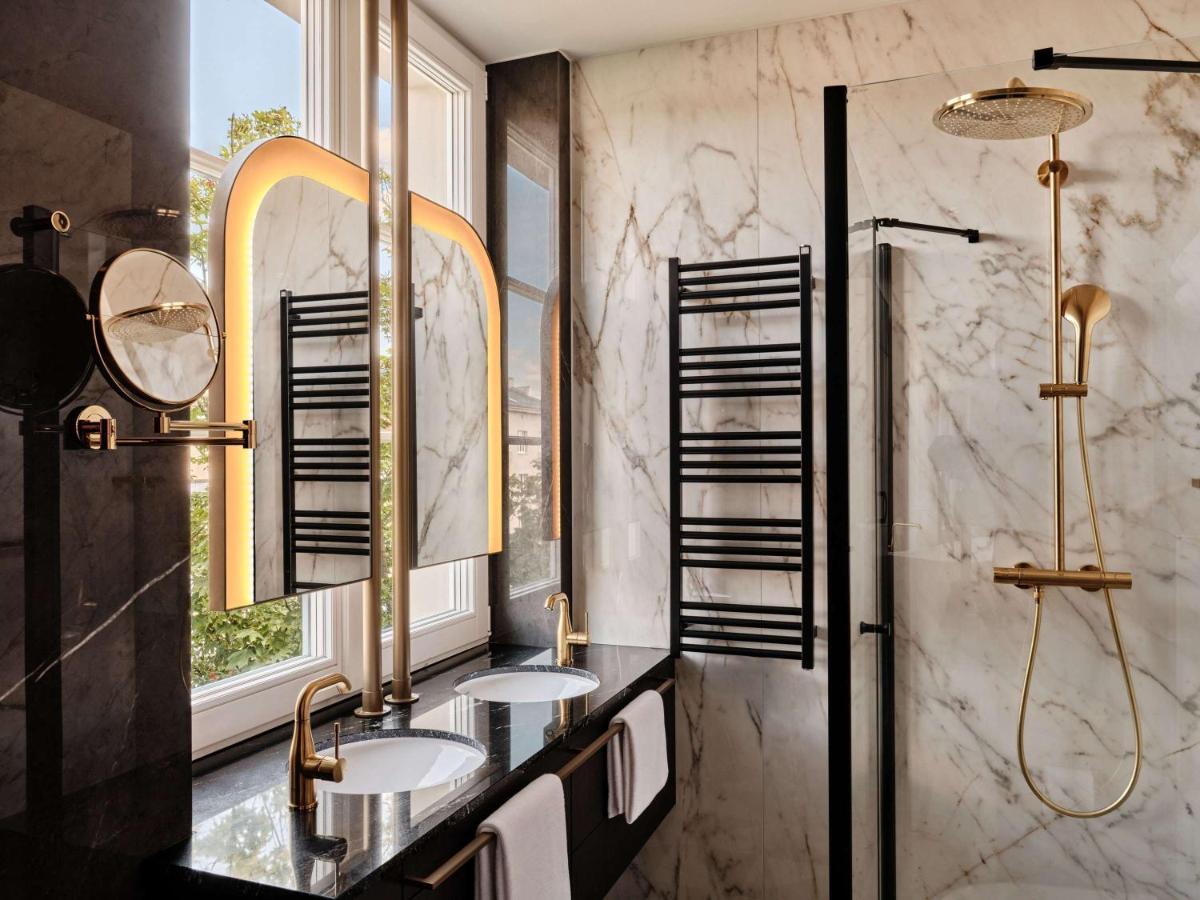 The Crown Center - Handwritten Collection Accor