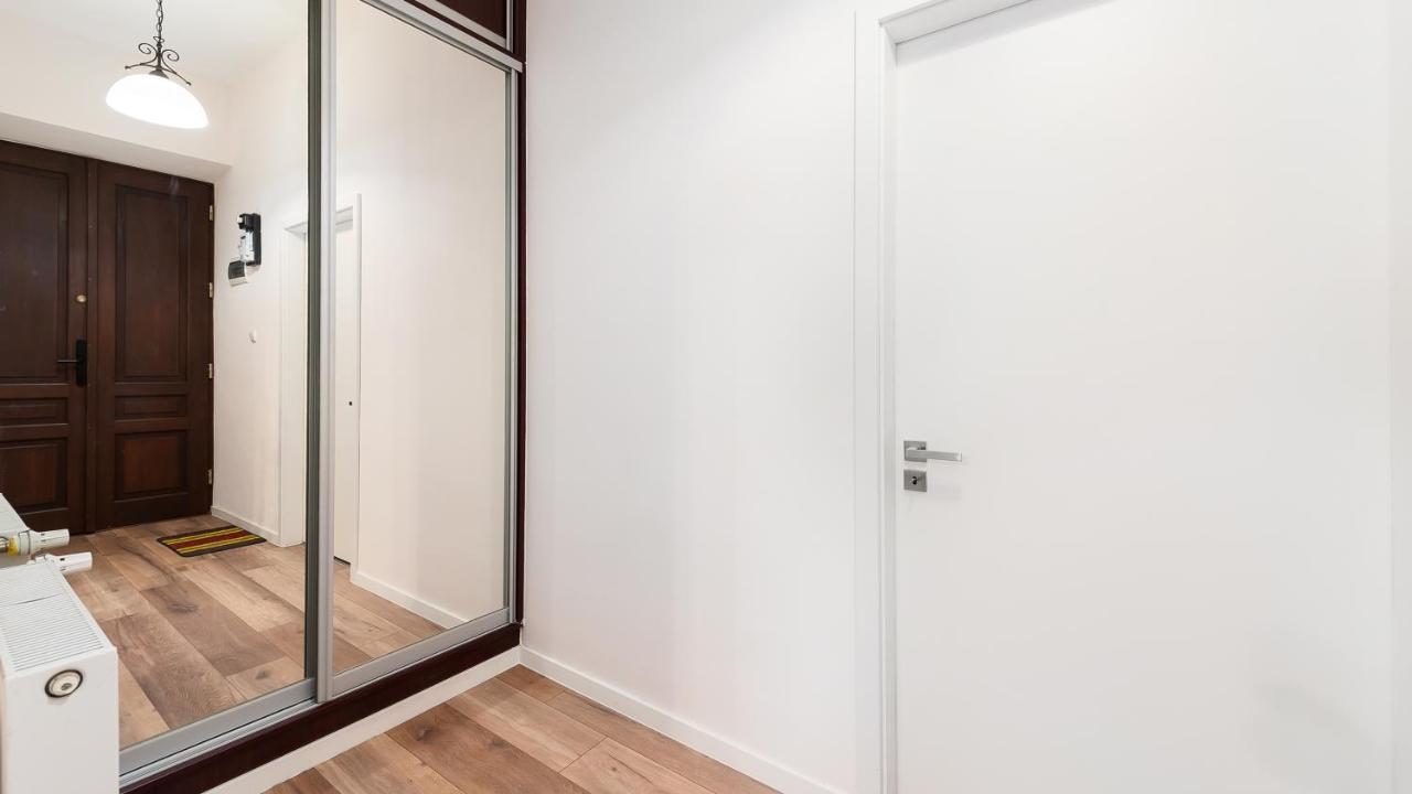 Apartamento Sun & Snow Wrzesinska Near Old Town Cracóvia