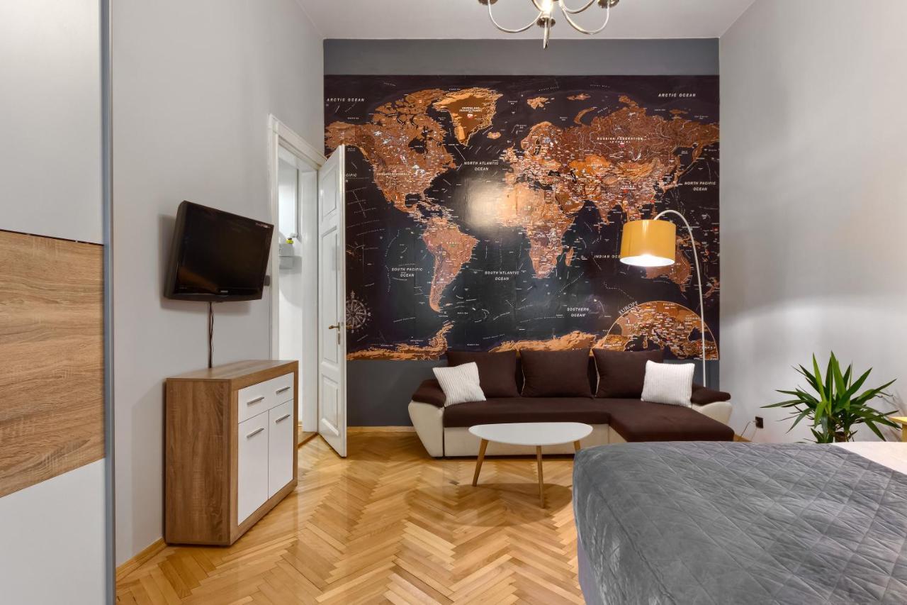 Comfortable In The Old Town Of Apartment *