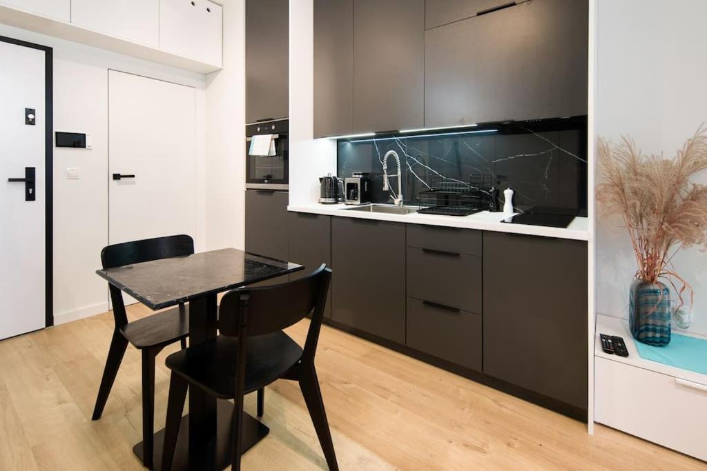 Apartament Modern Next To Train Station *