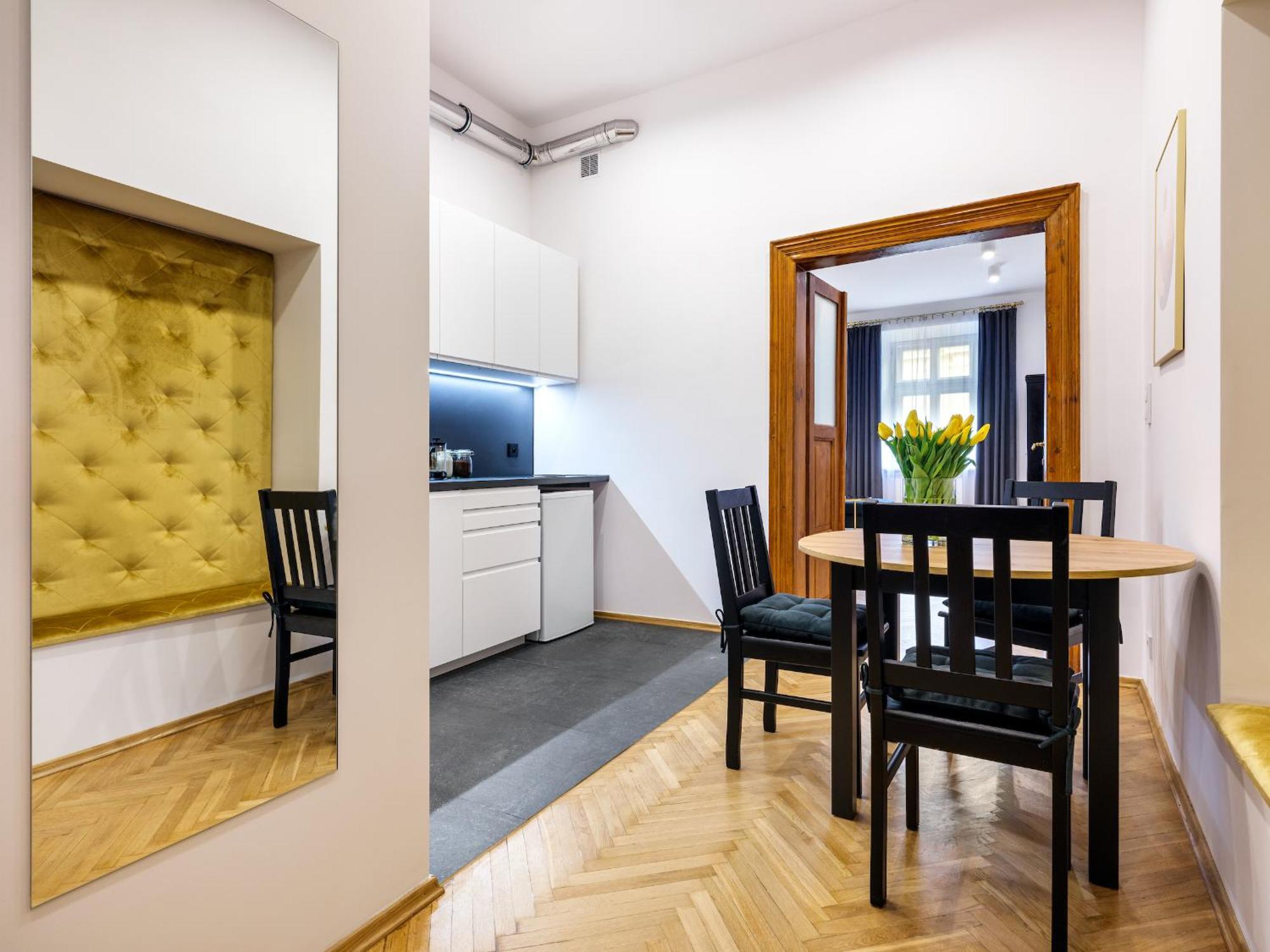 Tyzenhauz Old Town Apartment