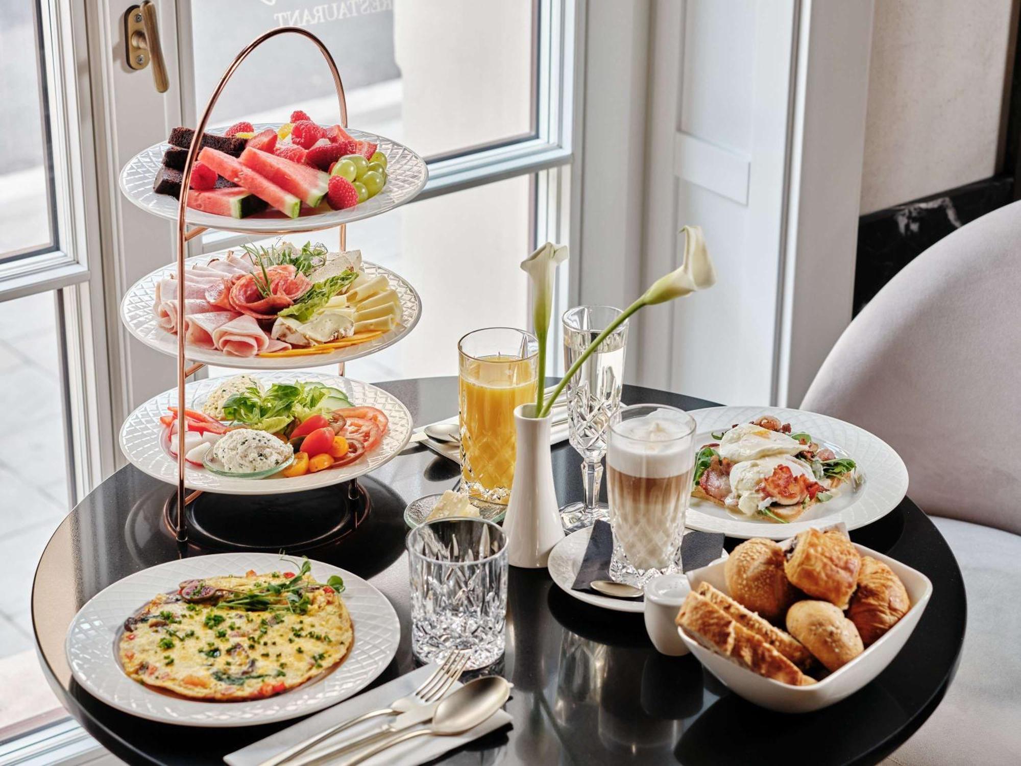 The Crown Center - Handwritten Collection Accor 4*