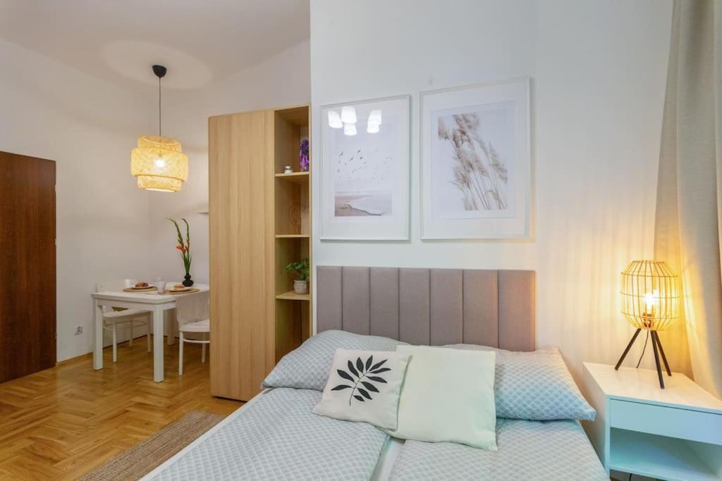 Apartamento June C W/small Balcony *