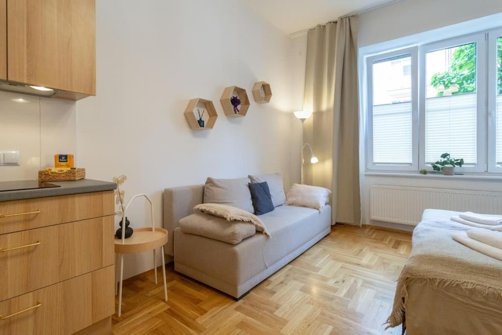 Apartment June B