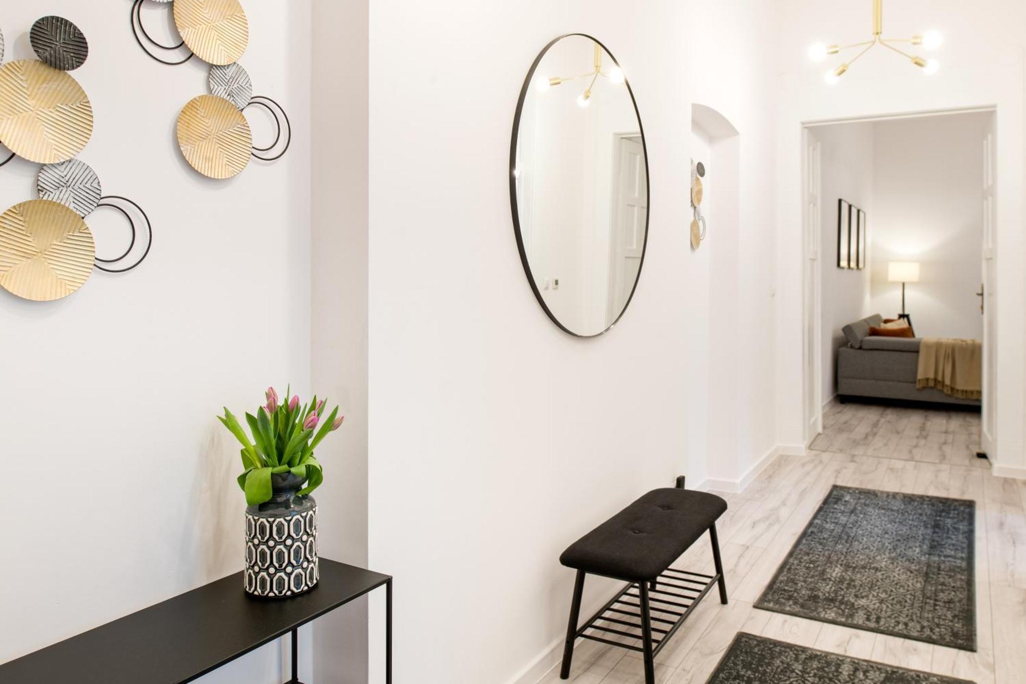 Apartment Wawelove Pilsudskiego - 3 Bedroom Apt. With Balcony And Free Parking!