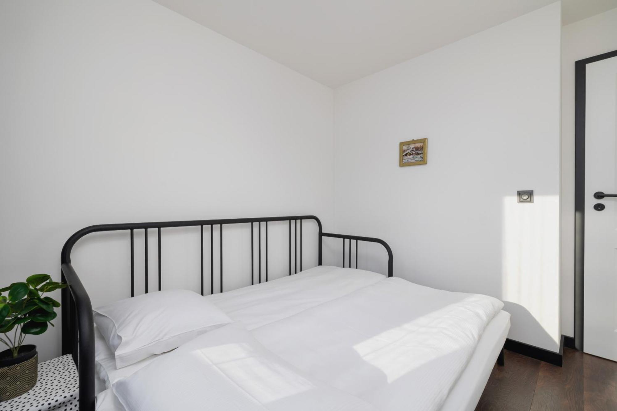 Comfortable Two-bedroom Strzelcow By Renters Krakow