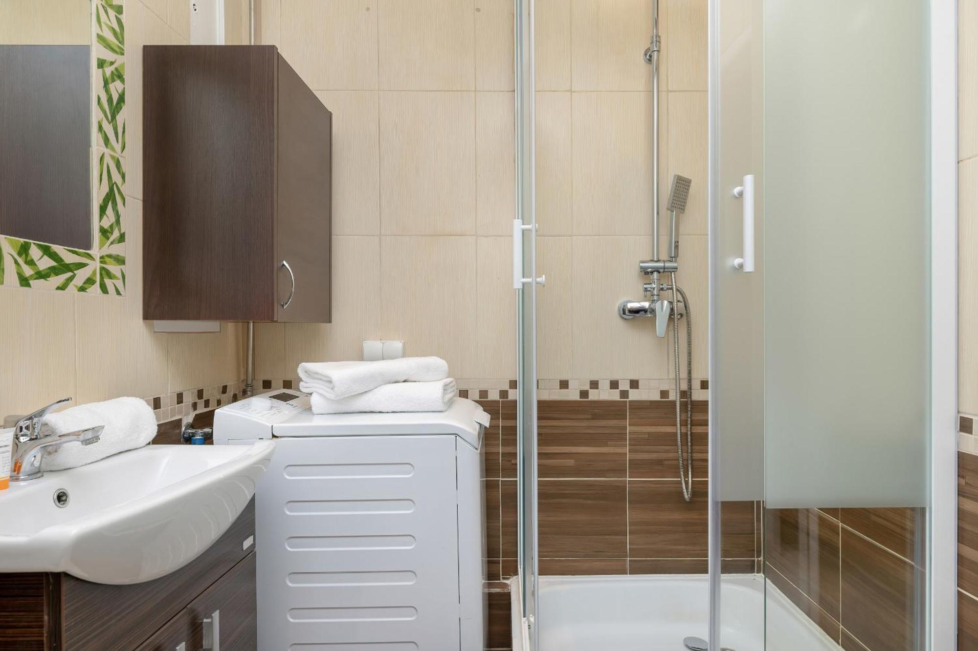 Minimalist One Bedroom In Near Wawel By Renters Krakow