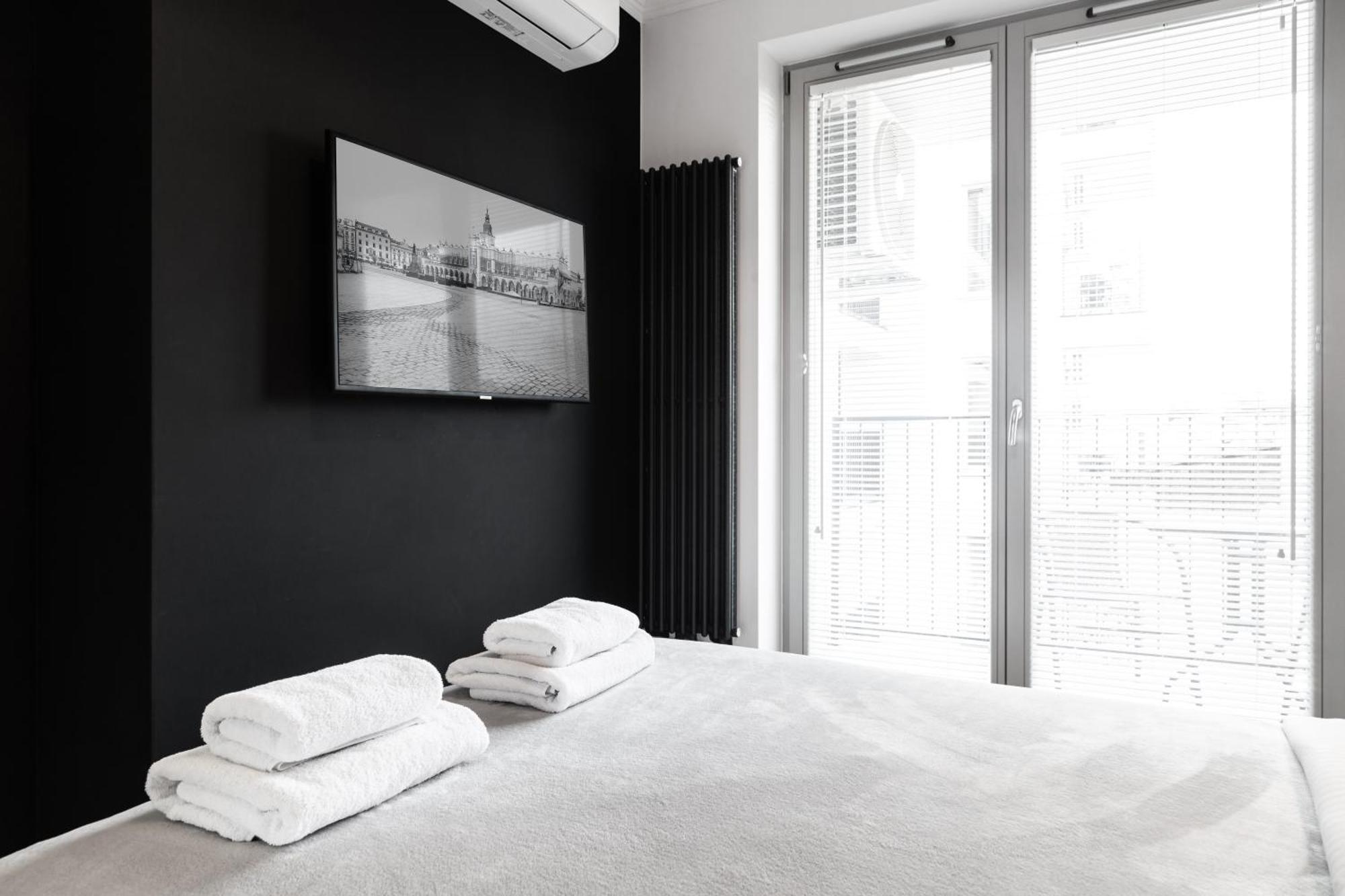 Househost Apartment: Miodowa 42/12a Street *