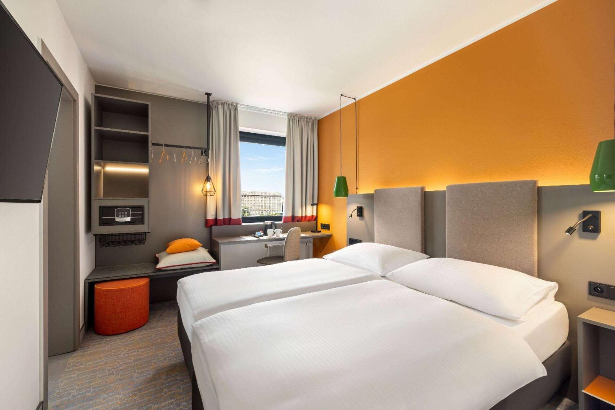 Hotel Vienna House Easy By Wyndham Cracow 3*
