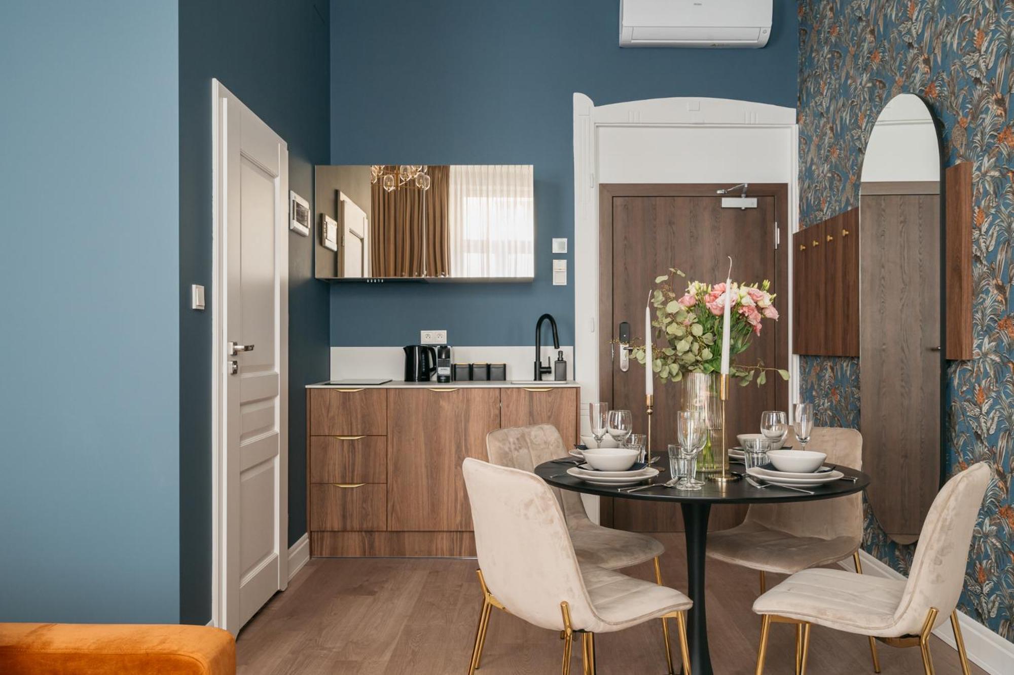 White Lotus - Loftaffair Collection Apartment