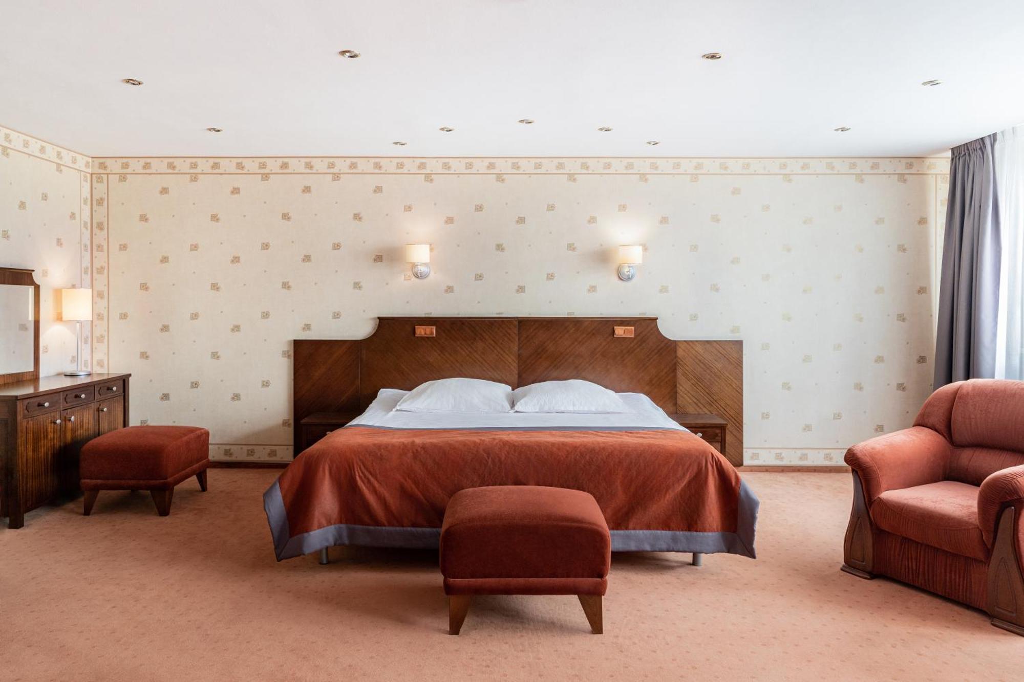 Alf Hotel